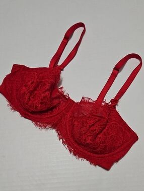 Victoria's Secret Dream Angels Sheer Red Lace Underwire Bra Size 34D